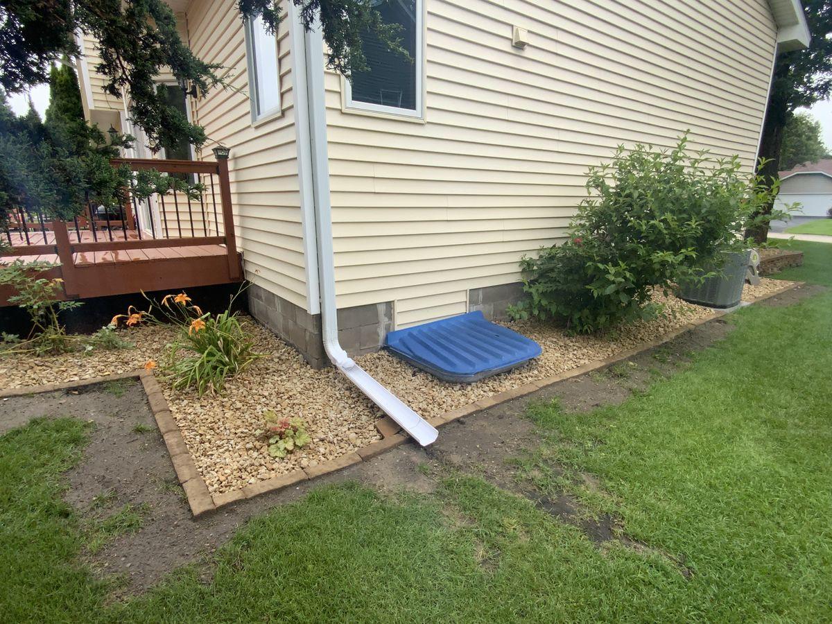 Mulch Beds & Lawn